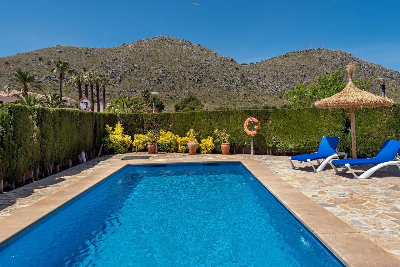 Villa Iris - *