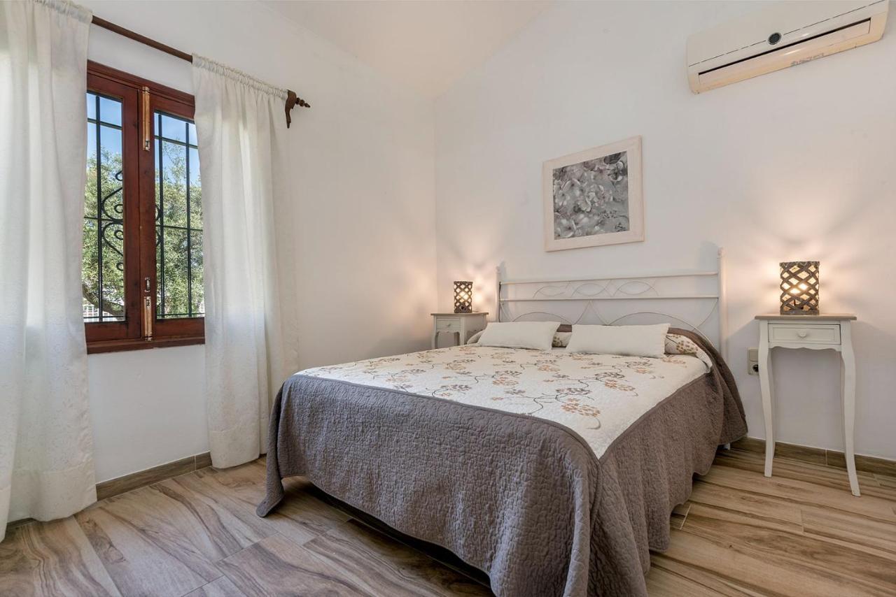 Villa Iris - *