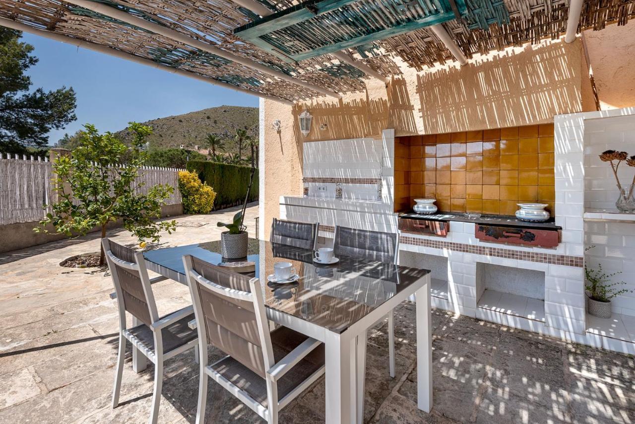 Villa Iris - *